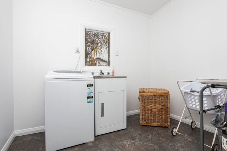 Photo of property in 24 Chamberlain Street, Dannevirke, 4930