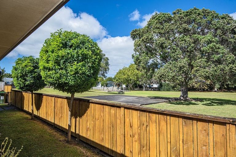 Photo of property in 6 Ishtar Place, One Tree Point, 0118