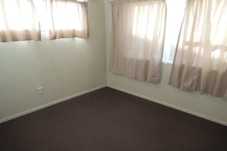 Photo of property in 4 St Catherine Crescent, West Harbour, Auckland, 0618
