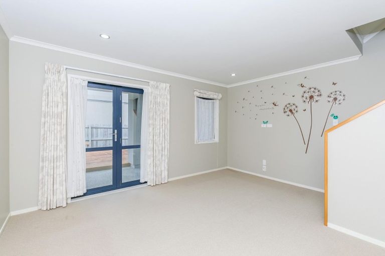 Photo of property in 13 Sonoma Crescent, Oteha, Auckland, 0632