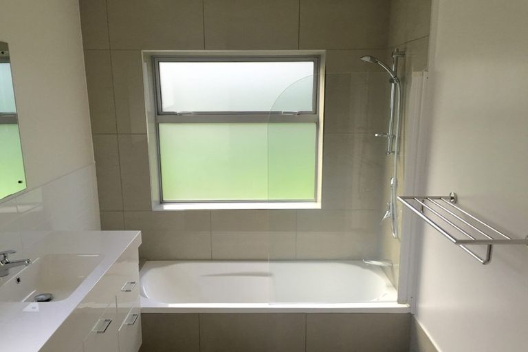 Photo of property in 1/54 Carlisle Road, Browns Bay, Auckland, 0630