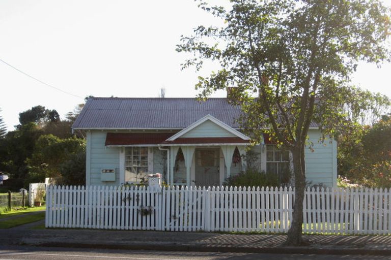 Photo of property in 208 Mill Road, Otaki, 5512