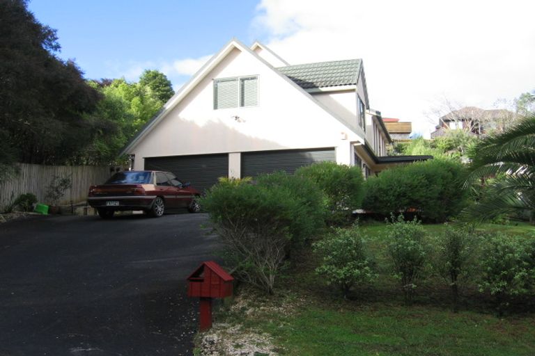Photo of property in 27 Ewhurst Place, Goodwood Heights, Auckland, 2105