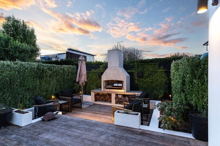 Photo of property in 197 Fendalton Road, Fendalton, Christchurch, 8052