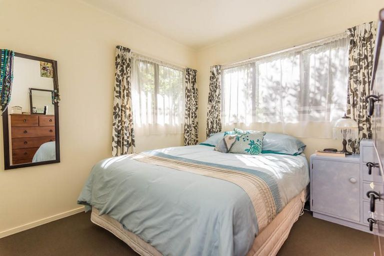 Photo of property in 15 Woodfern Crescent, Titirangi, Auckland, 0604