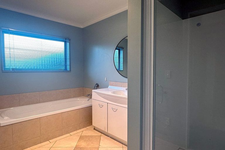 Photo of property in 5 Swain Grove, Riverstone Terraces, Upper Hutt, 5018