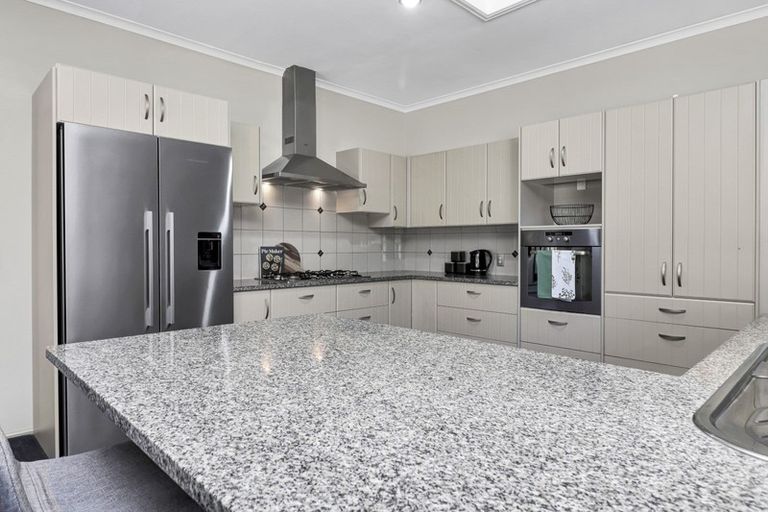 Photo of property in 102 Oriental Parade, Papamoa Beach, Papamoa, 3118