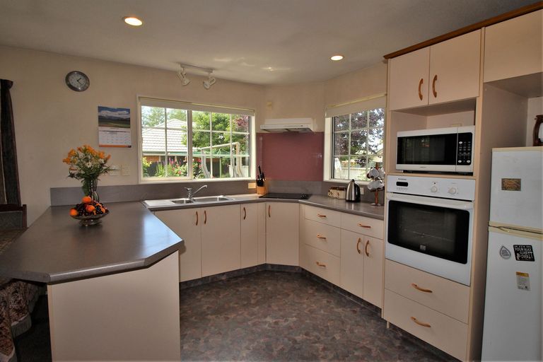 Photo of property in 2 Fir Close, Alexandra, 9320