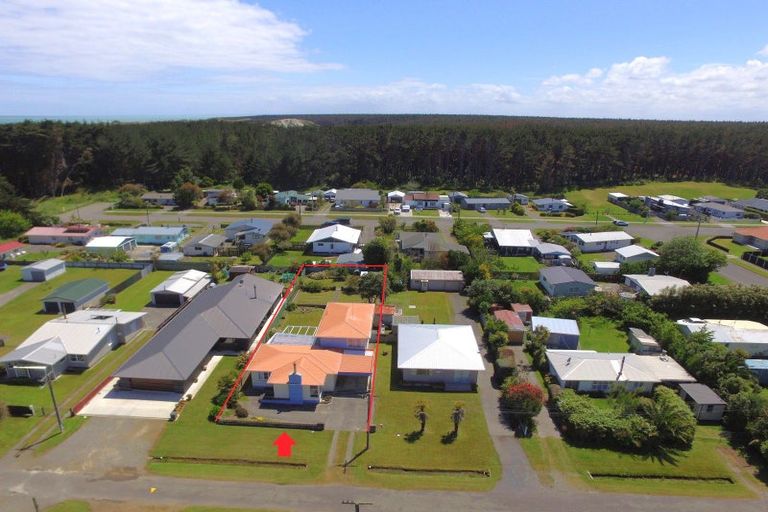 Photo of property in 7 Hennessy Street East, Foxton Beach, Foxton, 4815