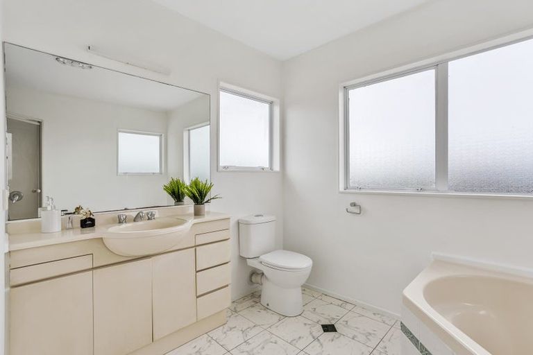 Photo of property in 16 Alec Craig Way, Gulf Harbour, Whangaparaoa, 0930