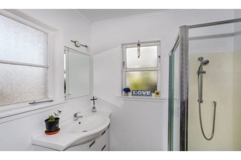 Photo of property in 2/101a Clevedon Road, Papakura, 2110