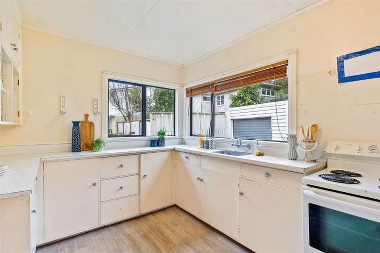 Photo of property in 94 Mana Esplanade, Paremata, Porirua, 5026