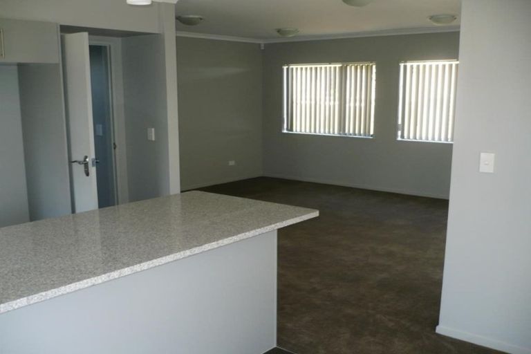 Photo of property in 115 Keri Vista Rise, Papakura, 2110