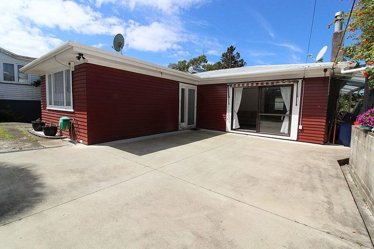 Photo of property in 88 Glendale Road, Glen Eden, Auckland, 0602