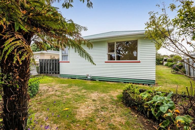 Photo of property in 2 Charles Major Place, Hawera, 4610