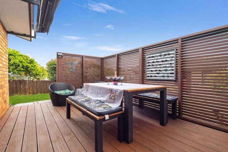 Photo of property in 42 Bodi Place, Te Atatu South, Auckland, 0610