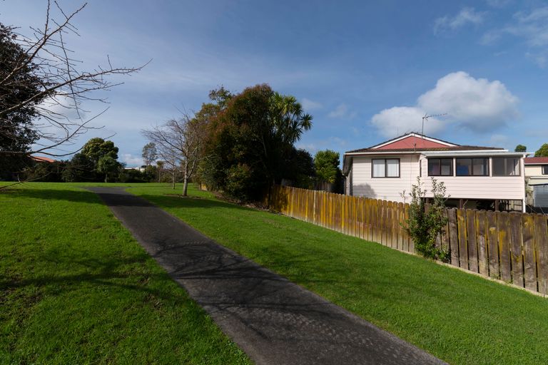 Photo of property in 53 Lavelle Road, Henderson, Auckland, 0612