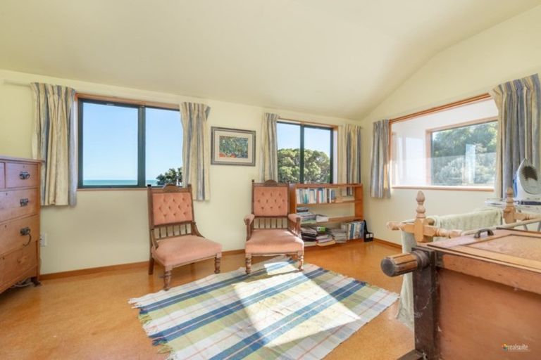 Photo of property in 128 Motuhara Road, Plimmerton, Porirua, 5026