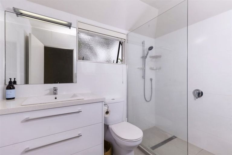 Photo of property in 2/24 Aramoana Avenue, Devonport, Auckland, 0624