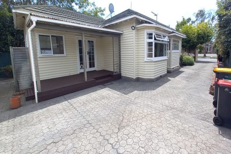 Photo of property in 60 Sandwich Road, Beckenham, Christchurch, 8023