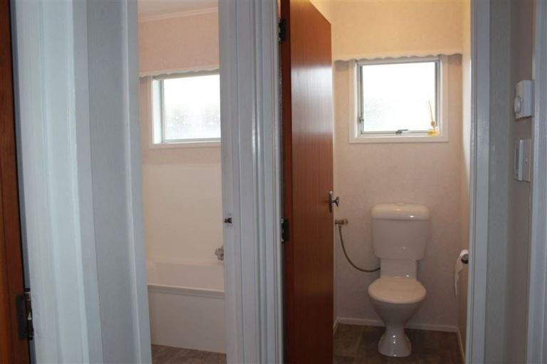 Photo of property in 1/71 Hepburn Road, Glendene, Auckland, 0602