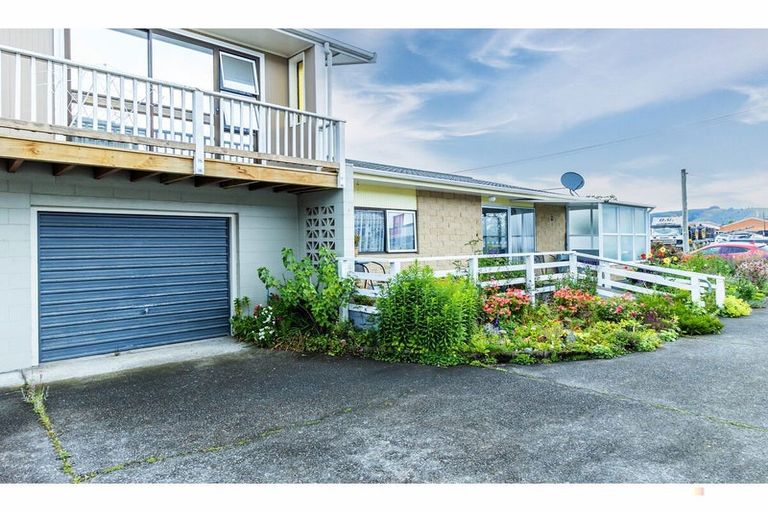 Photo of property in 5-5a Rugby Street, Waimate, 7924