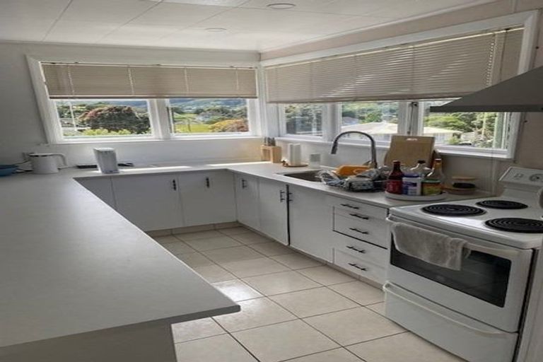 Photo of property in 5 Wakefield Terrace, Tawa, Wellington, 5028