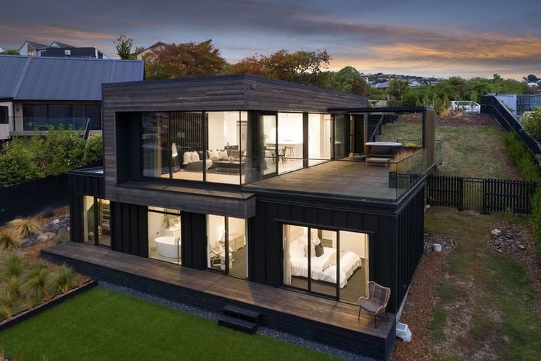 Photo of property in 3 Selleck Street, Mount Pleasant, Christchurch, 8081