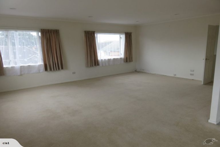 Photo of property in 21 Bard Place, Golflands, Auckland, 2013