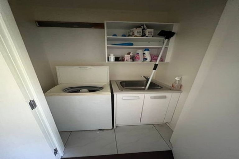 Photo of property in 19a Sunnyside Road, Sunnyvale, Auckland, 0612