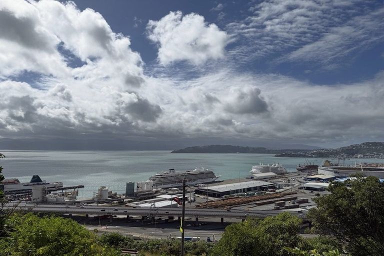 Photo of property in 8 Lower Watt Street, Wadestown, Wellington, 6012