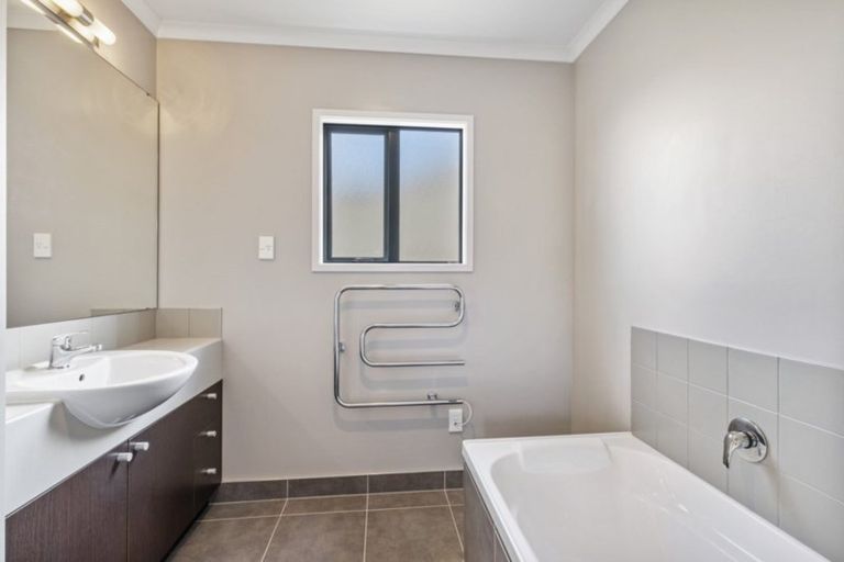 Photo of property in 3 Candlestick Place, Oteha, Auckland, 0632