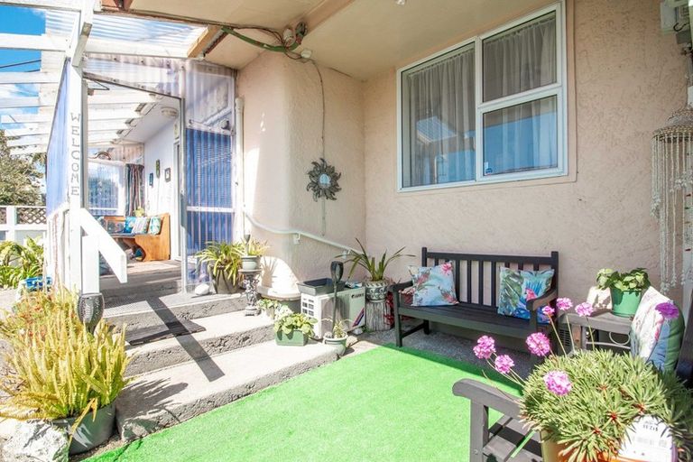 Photo of property in 48 Peel Street, Westport, 7825