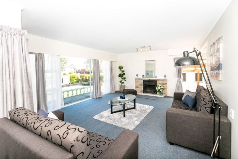 Photo of property in 2 Rhonda Avenue, Deanwell, Hamilton, 3206