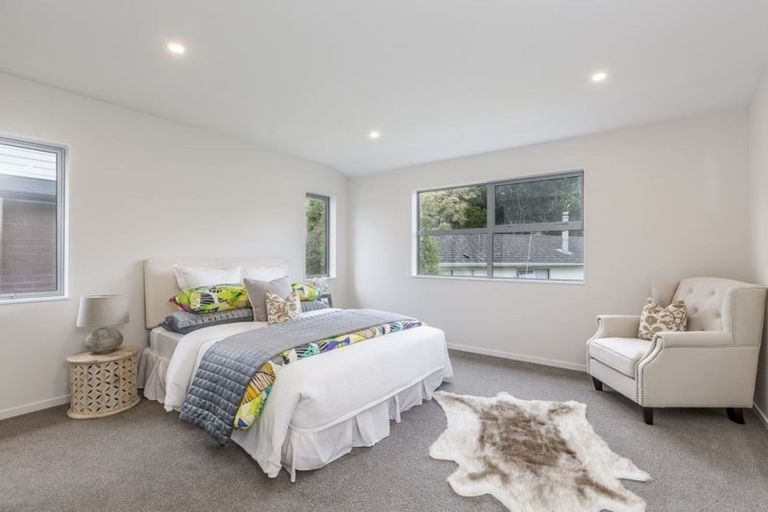 Photo of property in 17 Normanton Street, Glenfield, Auckland, 0629