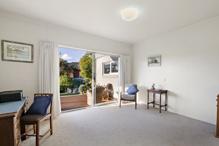 Photo of property in 1/47 Eastcliffe Road, Castor Bay, Auckland, 0620