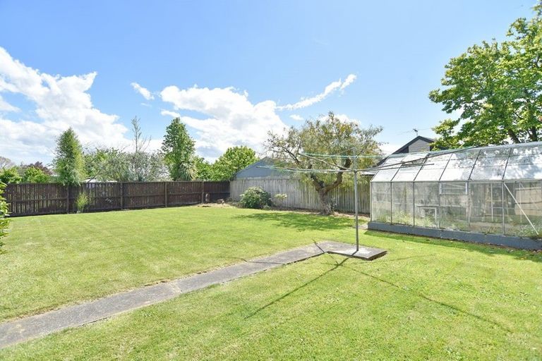 Photo of property in 55 Winters Road, Redwood, Christchurch, 8051