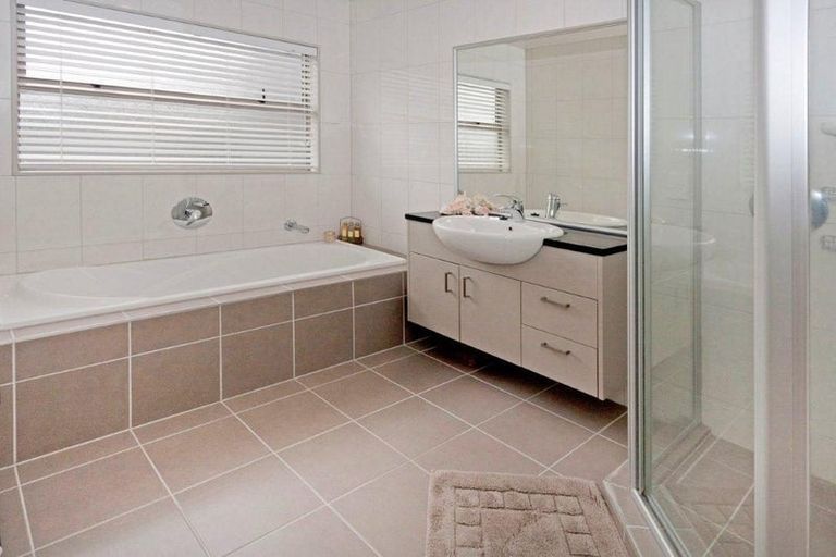 Photo of property in 29d Paparoa Road, Cockle Bay, Auckland, 2014