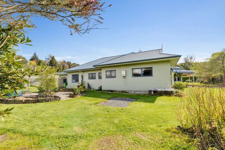 Photo of property in 20 Paraekaretu Street, Hunterville, 4730