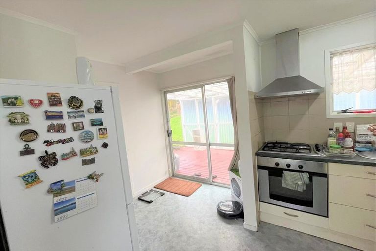 Photo of property in 90 Oreil Avenue, West Harbour, Auckland, 0618