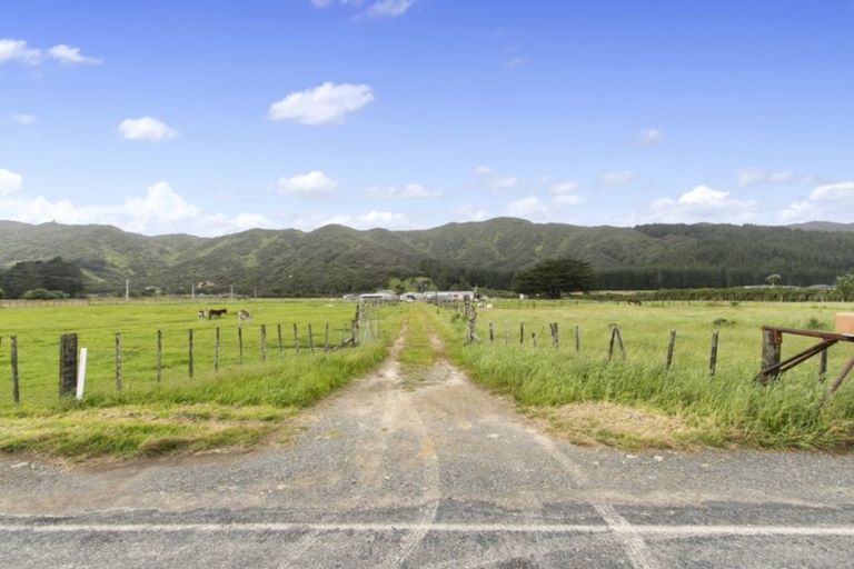 Photo of property in 104 Upper Fitzherbert Road, Wainuiomata, 5373