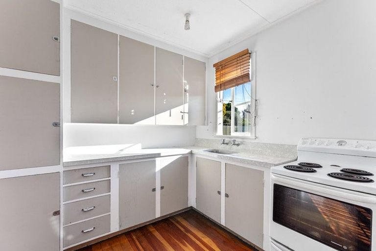 Photo of property in 12 Burns Street, Tawhero, Whanganui, 4501