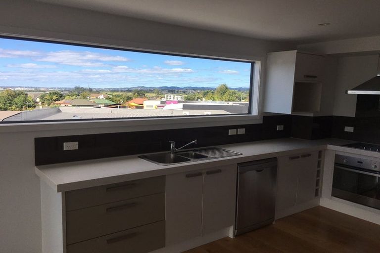 Photo of property in Bella Vista, 3g/84 Gunner Drive, Te Atatu Peninsula, Auckland, 0610