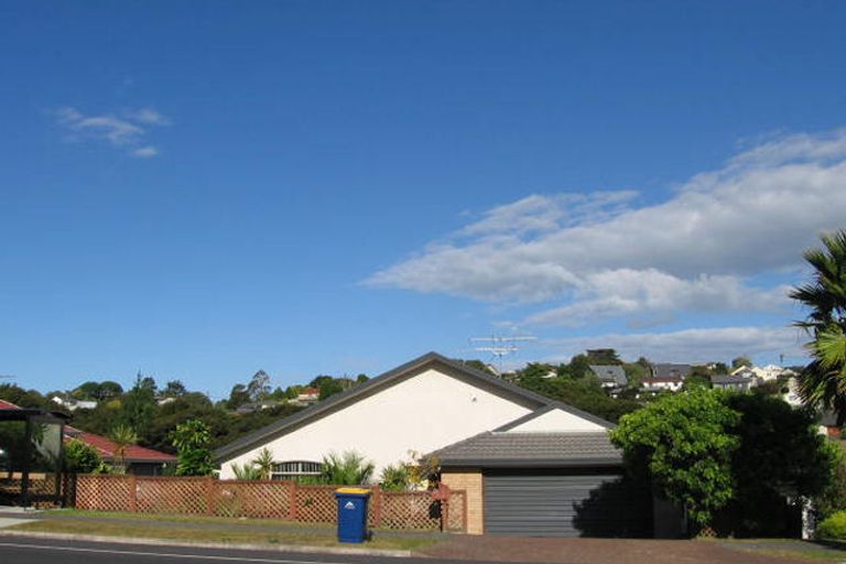 Photo of property in 46 Caribbean Drive, Unsworth Heights, Auckland, 0632