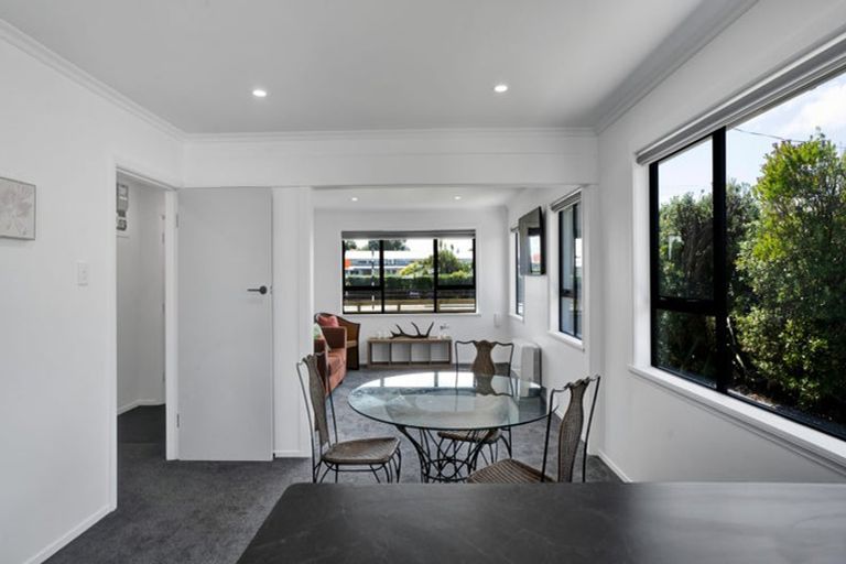 Photo of property in 80 Gisborne Terrace, Opunake, 4616