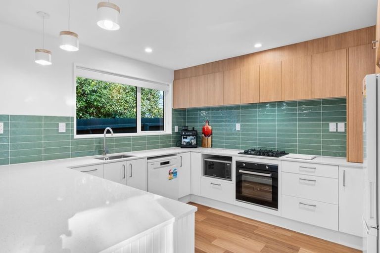 Photo of property in 2/216 Grahams Road, Burnside, Christchurch, 8053