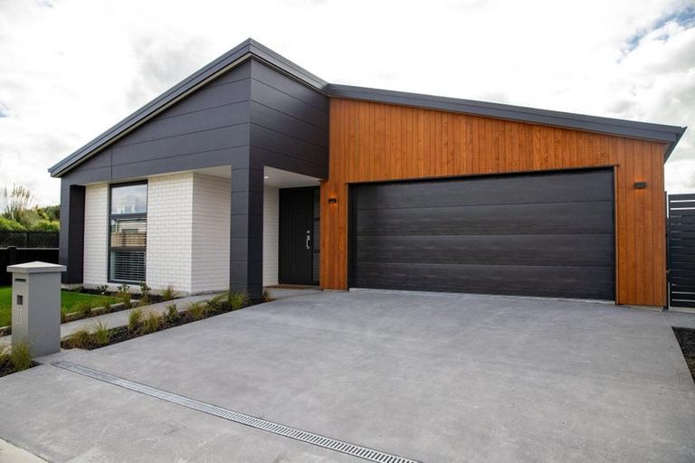 Photo of property in 12 Barrance Avenue, Rototuna North, 3210