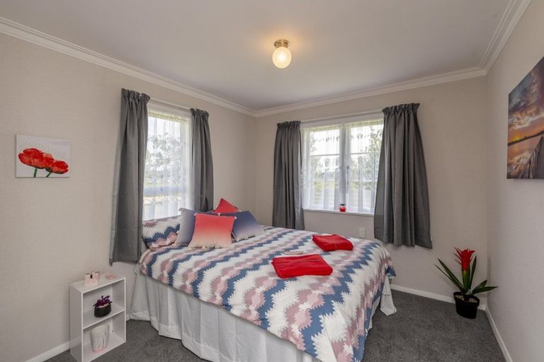 Photo of property in 335 Kawiu Road, Levin, 5510