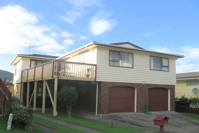 Photo of property in 16 Turriff Crescent, Tawa, Wellington, 5028
