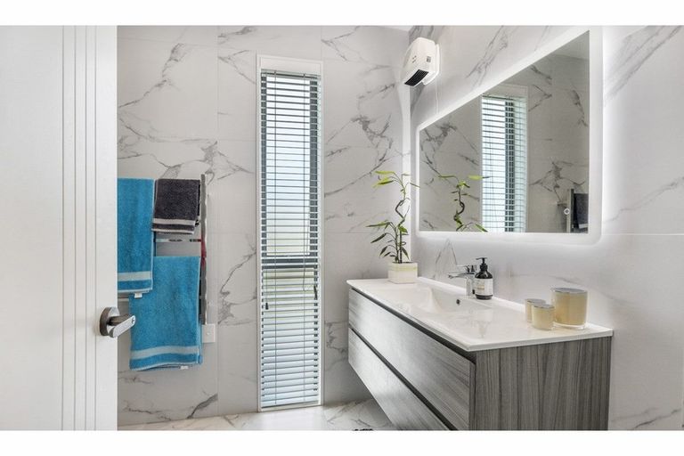 Photo of property in 33 Takurua Terrace, Orewa, 0931